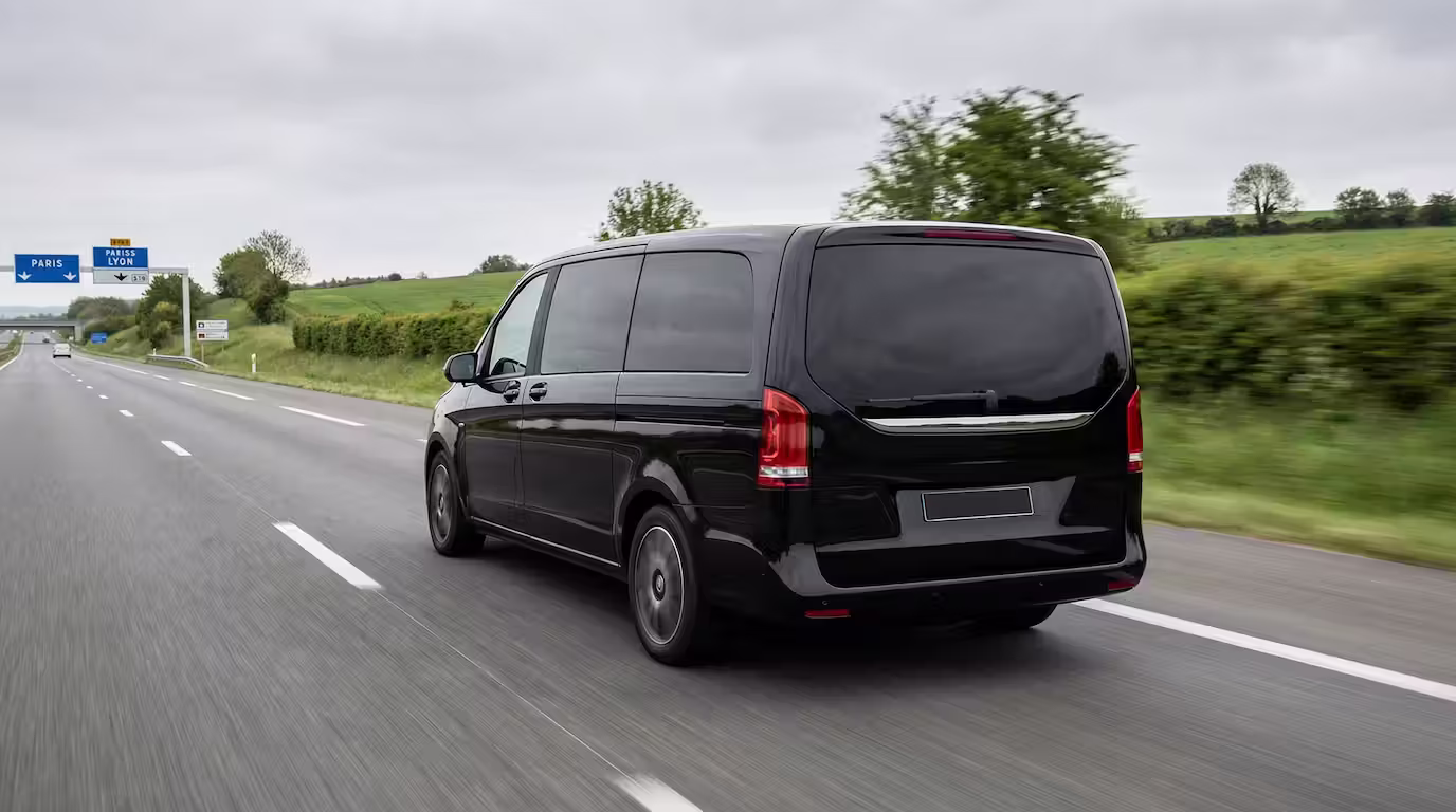 VTC Mercedes longue distance Lajoieway - Voyage confortable en famille